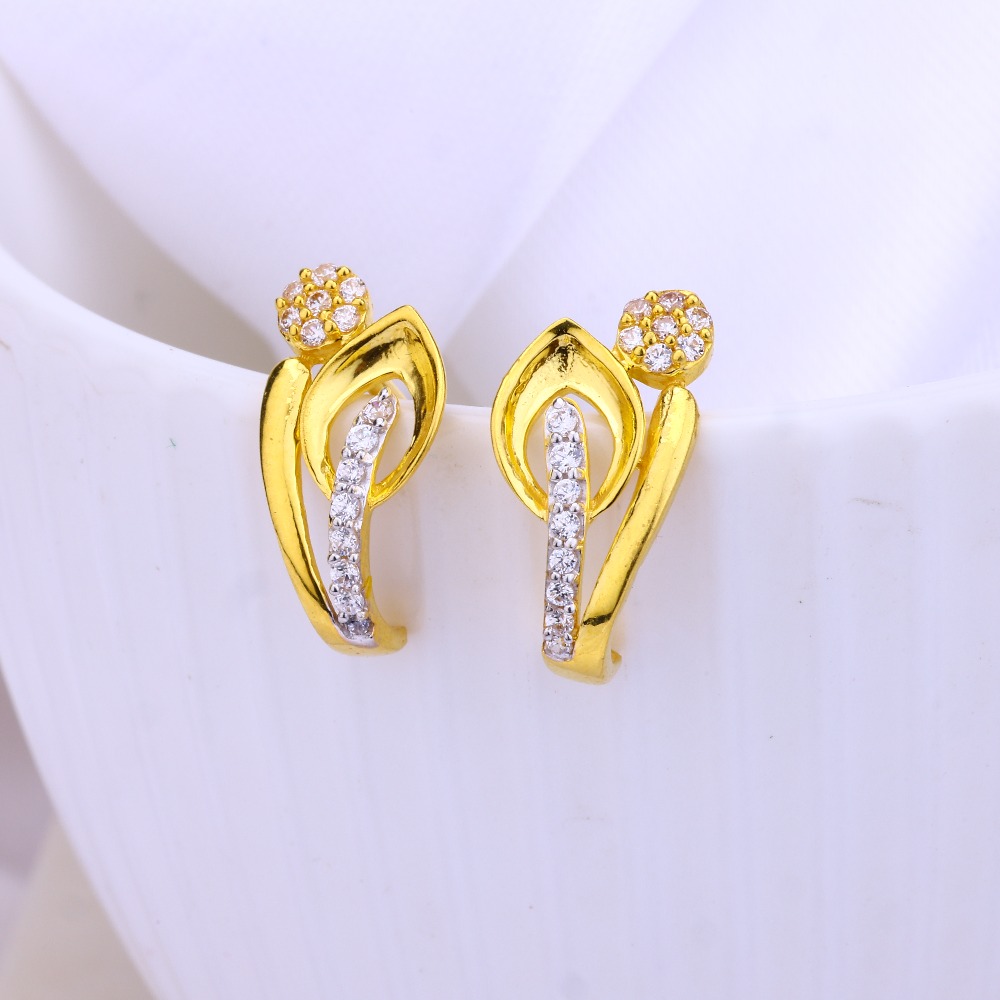 stylish  daily wear gold earrings