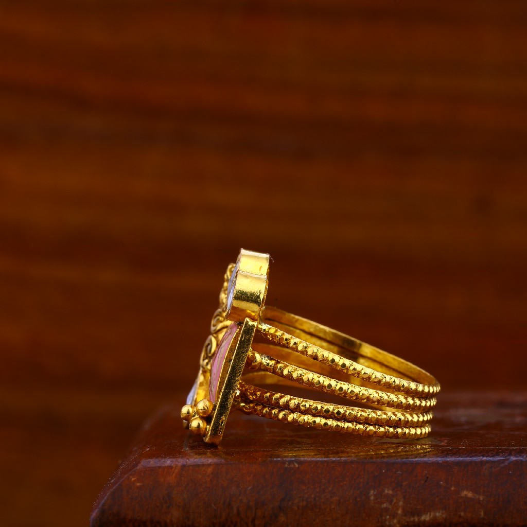 22kt Gold Stylish Ring LAR39