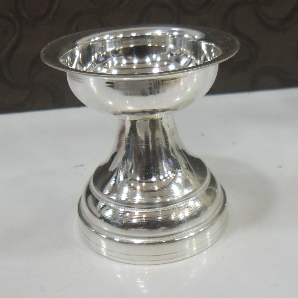 silver  round shape  medium size diya /deepak for use daily pooja