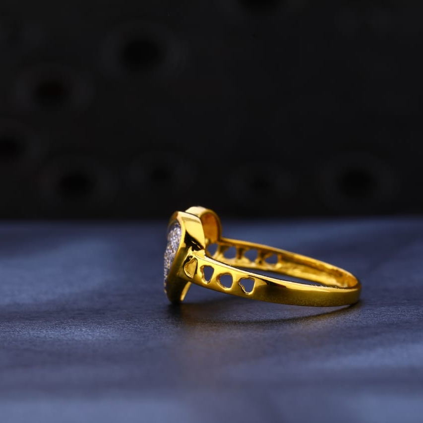 22KT Gold CZ Hallmark Stylish Ladies Ring LR1185