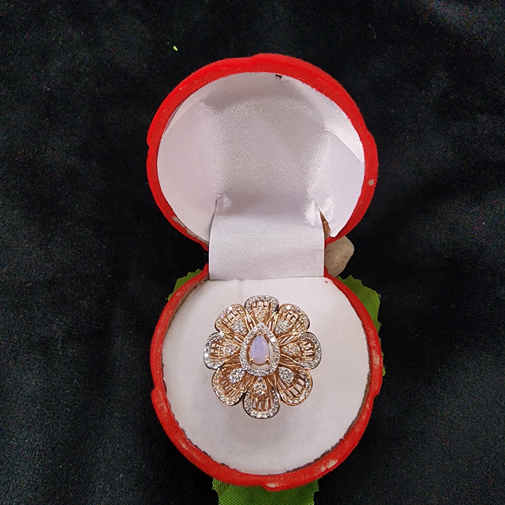 18 K Rose Gold Fancy Dimonds Ring
