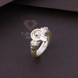 Silver Ring by Jewels Zone