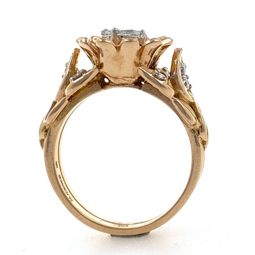 18kt / 750 rose gold floral design party wear diamond ring for ladies 8lr134