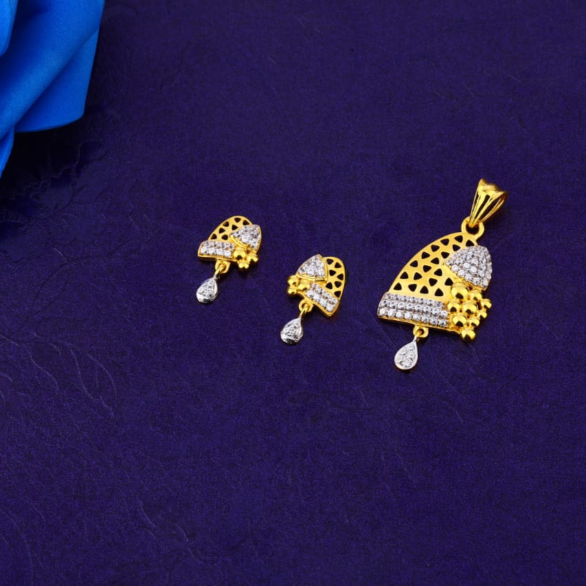 916 Gold Hallmark Stylish Ladies Fancy Pendant Set FPS374