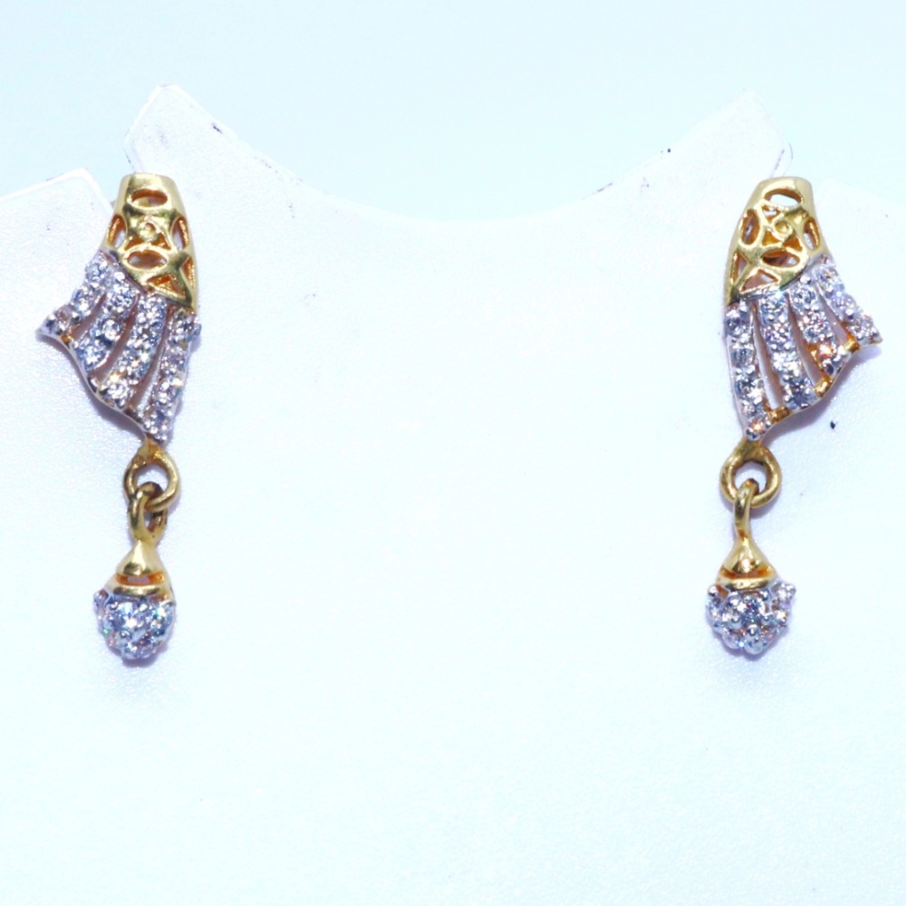 22kt / 916 gold cz fancy deaily ware earrings for ladies btg0060