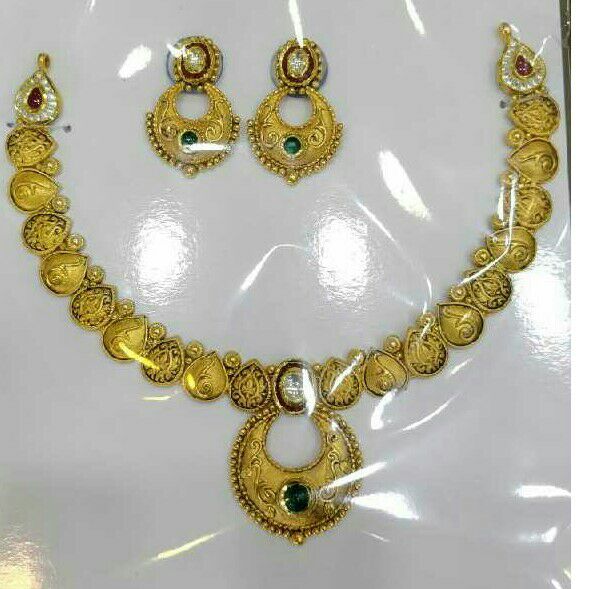 22K / 916 Gold Antique Jadtar Necklace Set
