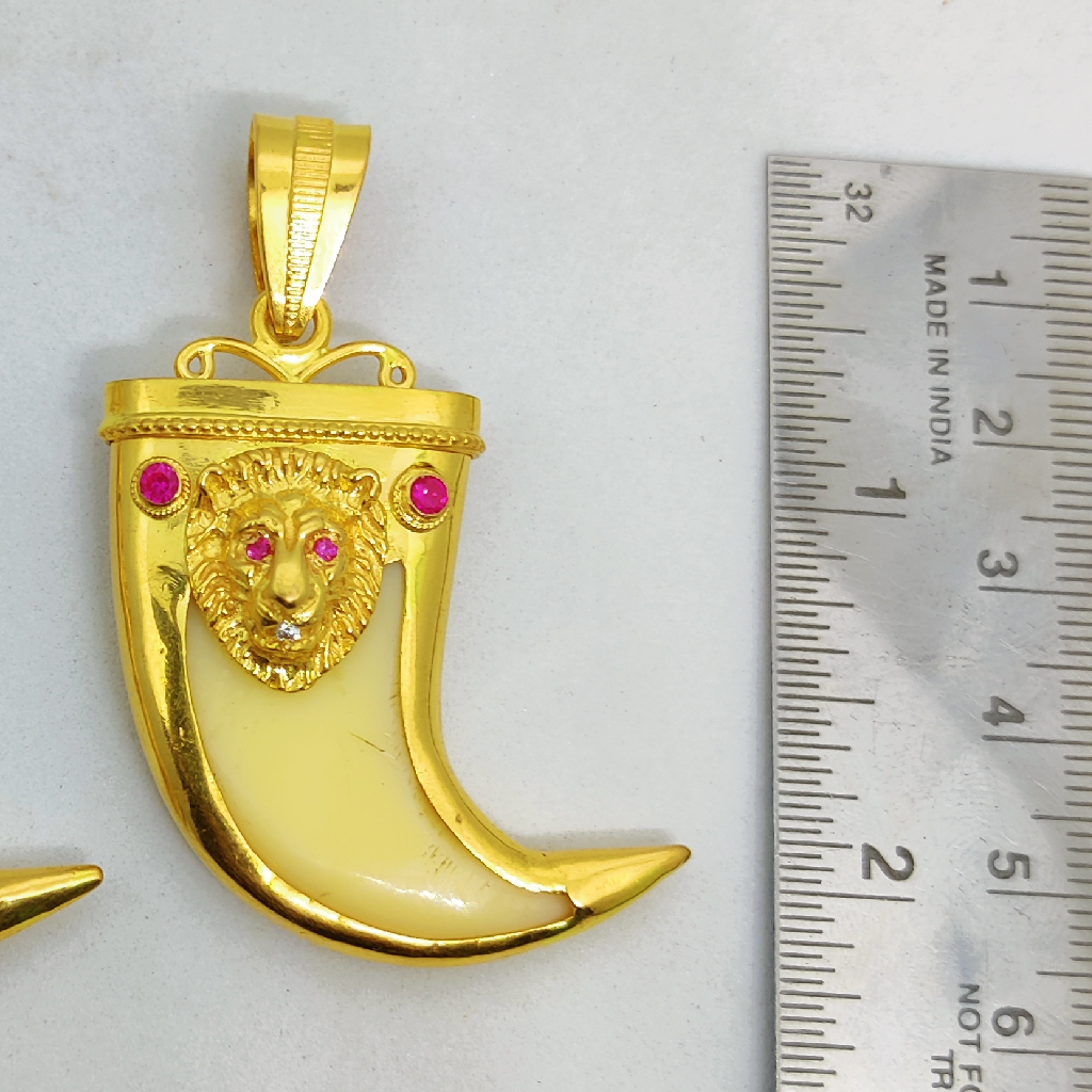22k gold fancy gent's artificial lion nail pendant
