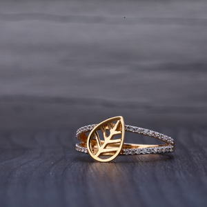 18kt ladies ring