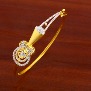 750 gold hallmark stylish kada bracelet lkb12