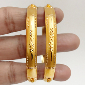 18 Kt Yellow Gold Handmade Slip-On Bracelet B