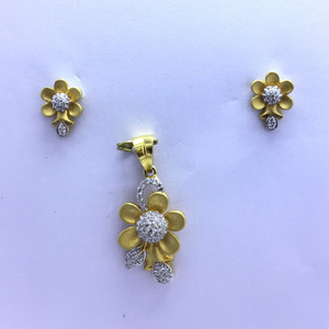 FANCY FLOWER GOLD PENDANT SET
