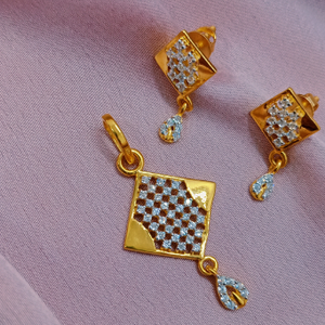 22k Fancy Design Pendant Set