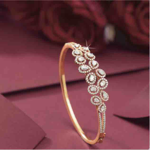 18KT Flower Shaped Fancy Diamond Bracelet