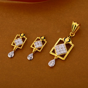 22KT Gold Hallmark Fancy Ladies Pendant Set F