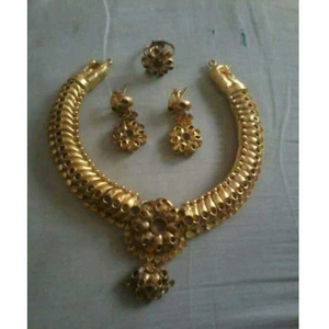 Gold Ladies Fancy Kundan Necklace Set