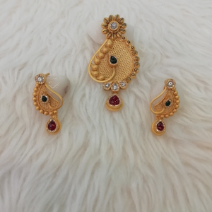 916 gold fancy sawaroxy zinkoriya diamond ant