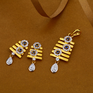 916 Gold Hallmark Designer Ladies Pendant Set