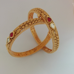 916 gold antique jadtar red stone bangles