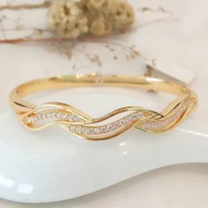 20 carat rose gold ladies asymmetry bracelet 