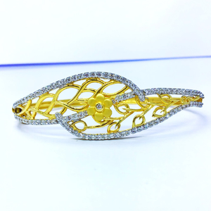 FANCY FLOWER GOLD KADA BRACELET