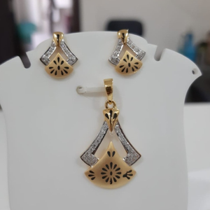 916 gold Tringle diamond pendant set