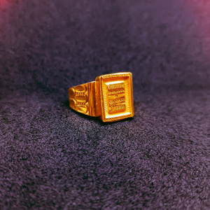 22k gold plain square shape ring