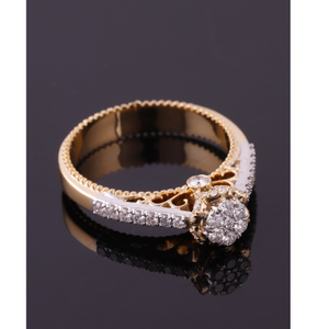 18K Gold Pretty Diamond Ring
