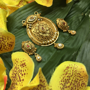 916 gold antique pendant