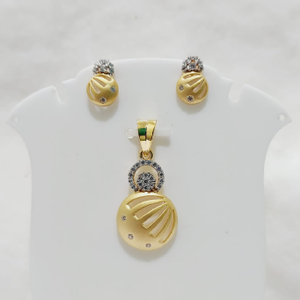 916 gold round shape diamond pendant set