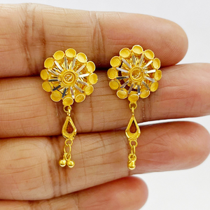 18 Kt Gold Drop Classy 2 Tone Screw Back Wome