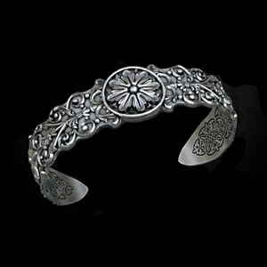 18 Kt White Gold Antique Cuff Bracelet Bangle