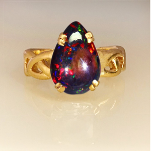 22 Kt   Yellow Gold Natural Black Fire Opal W