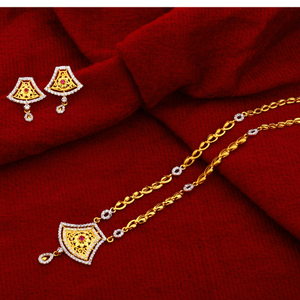 22kt gold hallmark  excusive  chain necklace 