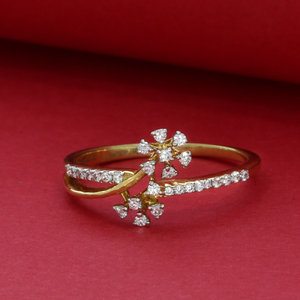 Elegant dual flower 18 karat diamond ring for