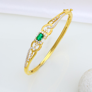 916 gold green stone with white diamond fancy