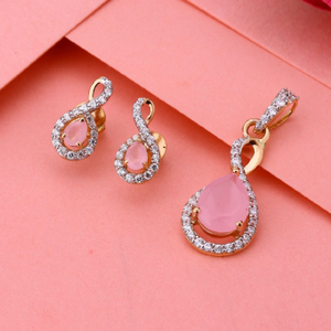 Ladies New Design Gold Pendant Set