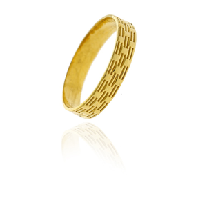 Simple gold band ring