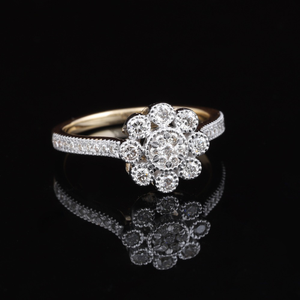 18K Gold Dazzling Diamond Ring