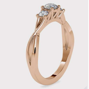 3.5 gms 18k gold ring with 1.35 ct. princess 