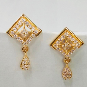 22 KT GOLD DIAMOND  LADIES EARRING 