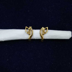 18K / 750 Gold Indian Natural Classic Earring