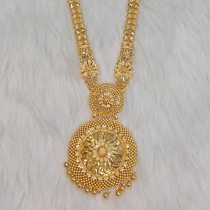 916 HALLMARK GOLD LONG NECKLACE