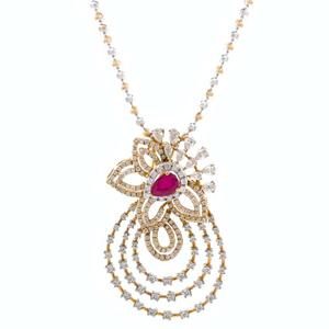 Incroyable Diamond Pendant with Red Colour St