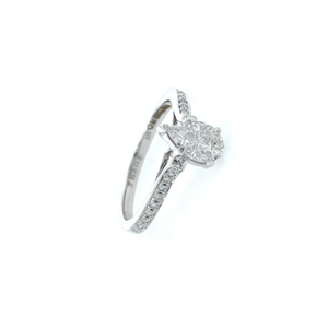 Pear shaped solitaire diamond ring for engage