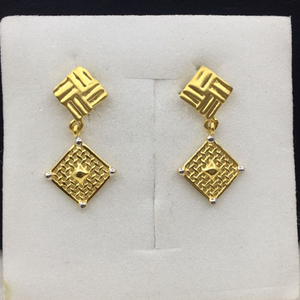 18k Yellow Gold Elegant Earrings