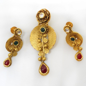 22kt gold antique floral design pendant set r