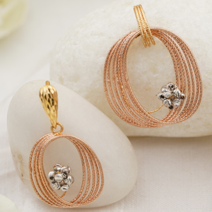 Gold grand design pendant set