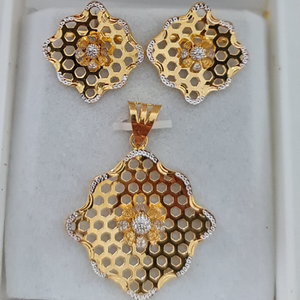 916 Hallmark Fancy Gold Pendant Set