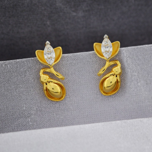 The floral gold earring studs