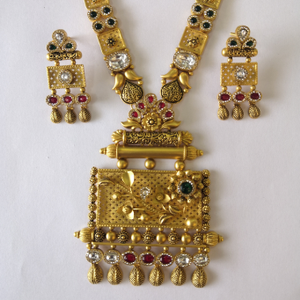 916 gold antique jadtar red green and white c